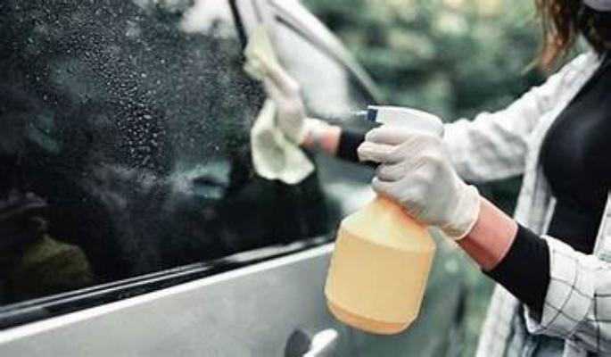 A Window Cleaner Made With Baking Soda