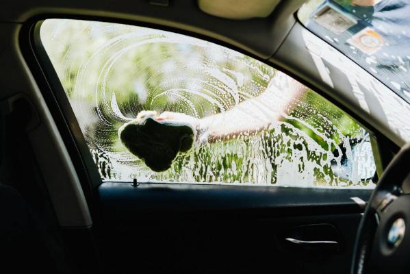 Cleaning Windscreens And Side Windows Without Scratching Them