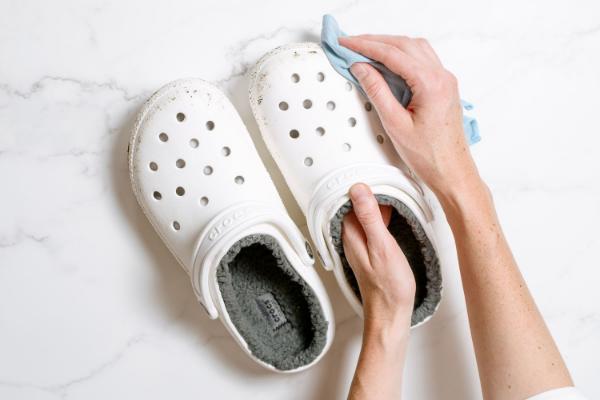 White Crocs A Fur-Based Cleaning Method